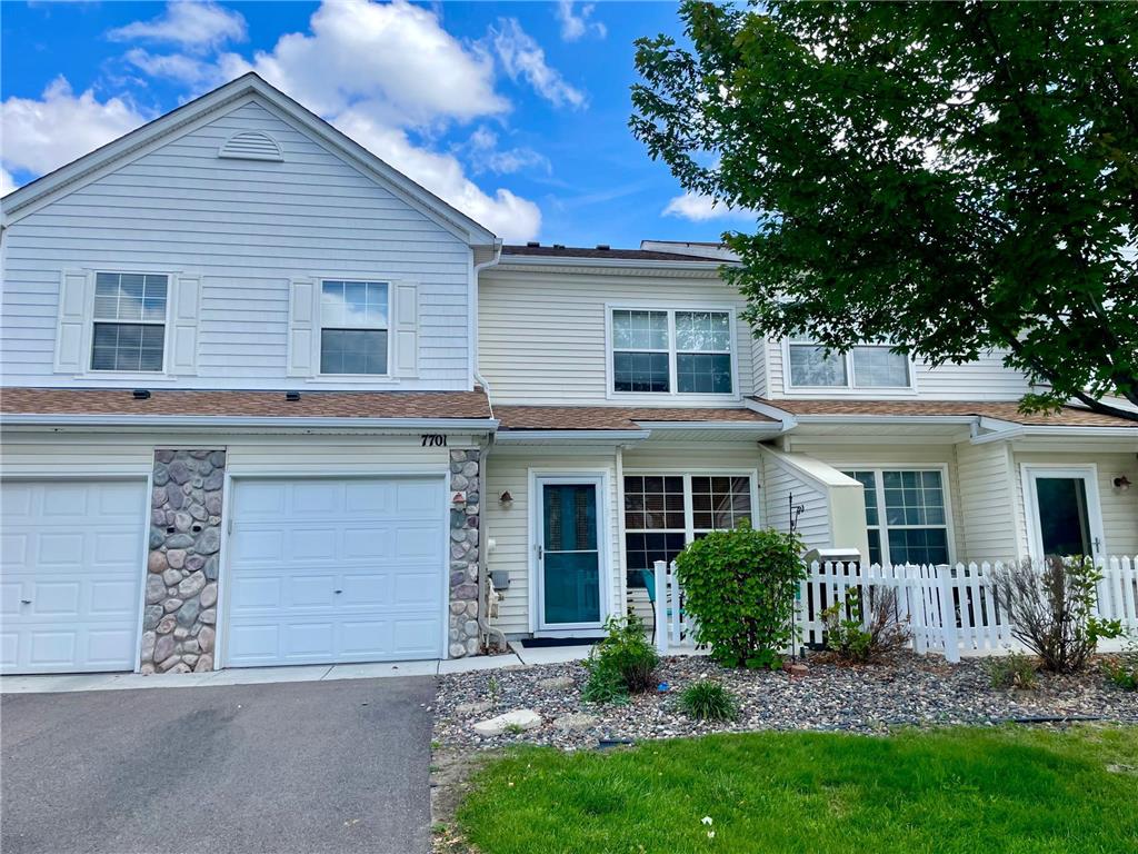 7701 Coneflower Curve S Chanhassen MN 55317 6410805 image1