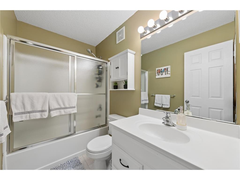 7702 Arboretum Village Circle Chanhassen MN 55317 7049439 image10