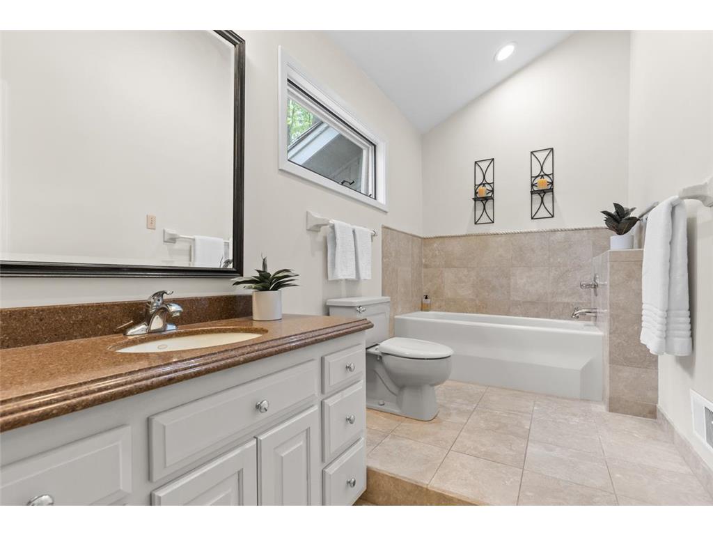 7708 Stonewood Court Edina MN 55439 7093195 image29