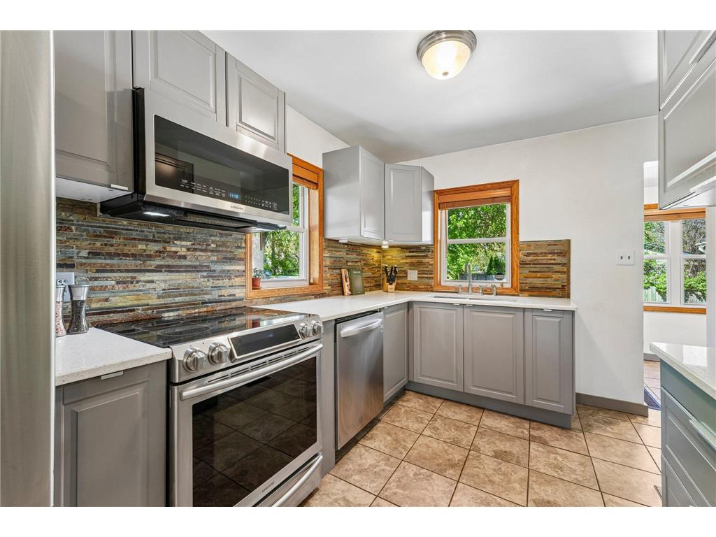 7710 Groveland Road Mounds View MN 55112 7070641 image13