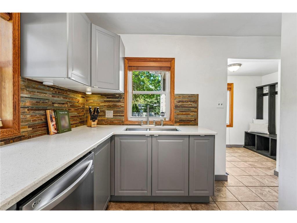 7710 Groveland Road Mounds View MN 55112 7070641 image14