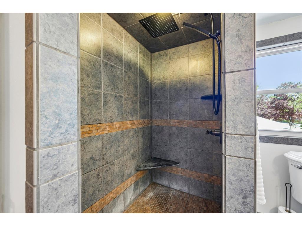 7710 Groveland Road Mounds View MN 55112 7070641 image24