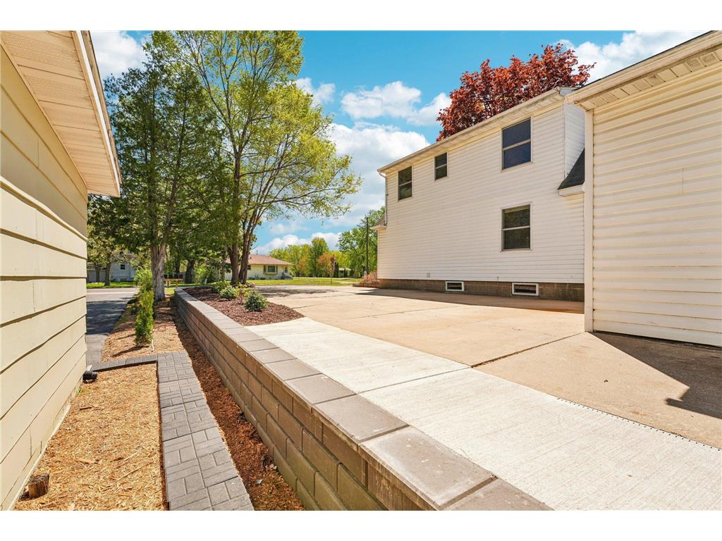 7710 Groveland Road Mounds View MN 55112 7070641 image40