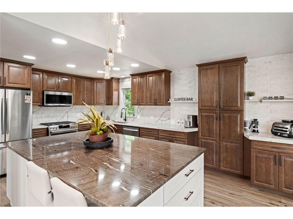 7712 N College Park Drive Brooklyn Park MN 55445 7088723 image1
