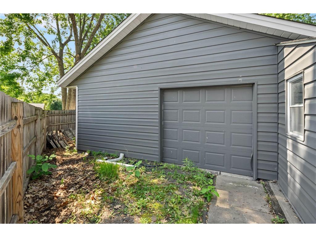 7712 N College Park Drive Brooklyn Park MN 55445 7088723 image40