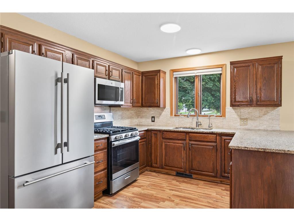 7712 Riverdale Drive N Brooklyn Park MN 55444 7095354 image13