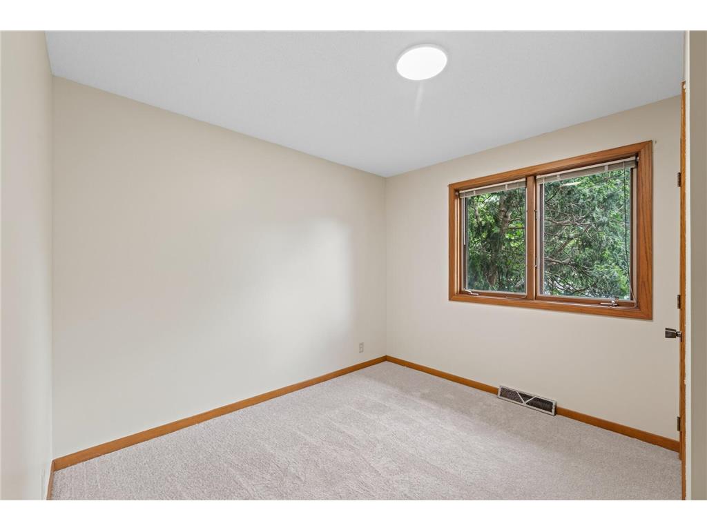 7712 Riverdale Drive N Brooklyn Park MN 55444 7095354 image25