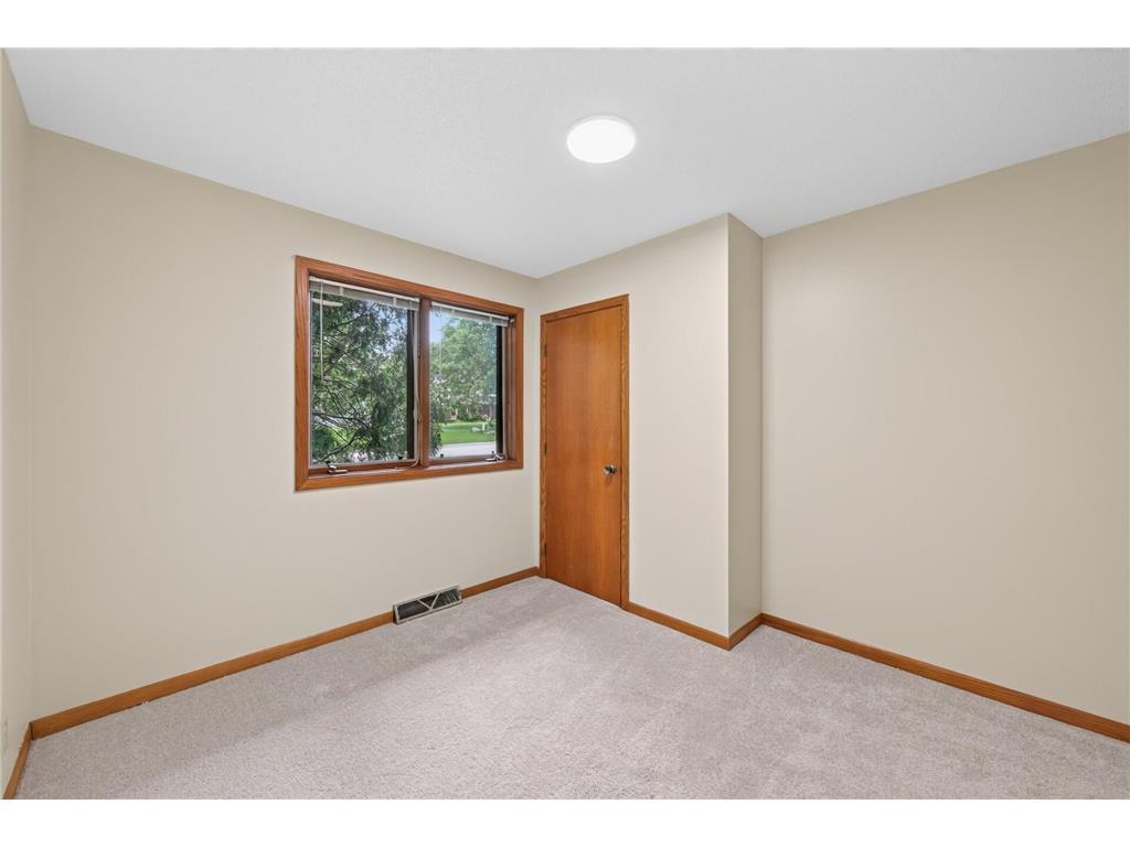 7712 Riverdale Drive N Brooklyn Park MN 55444 7095354 image26