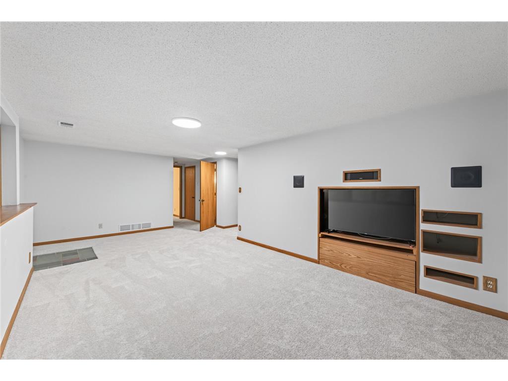 7712 Riverdale Drive N Brooklyn Park MN 55444 7095354 image29