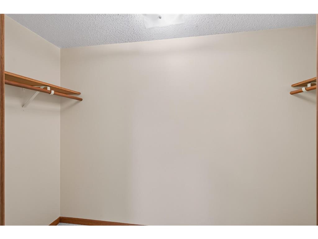 7712 Riverdale Drive N Brooklyn Park MN 55444 7095354 image34