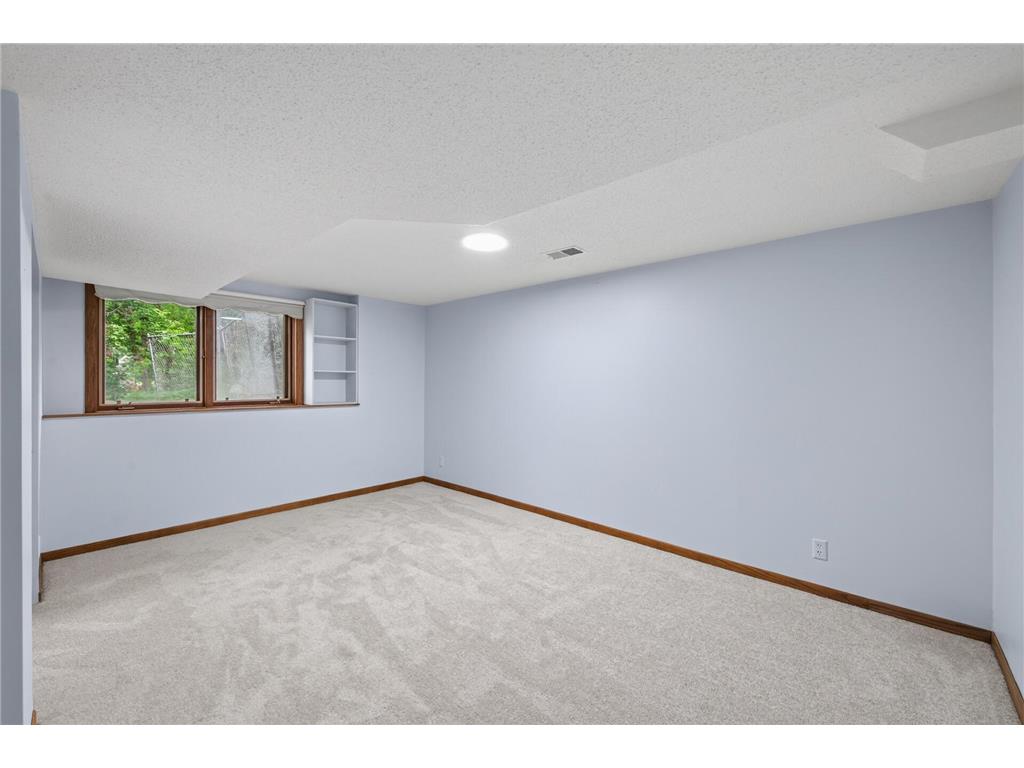 7712 Riverdale Drive N Brooklyn Park MN 55444 7095354 image37