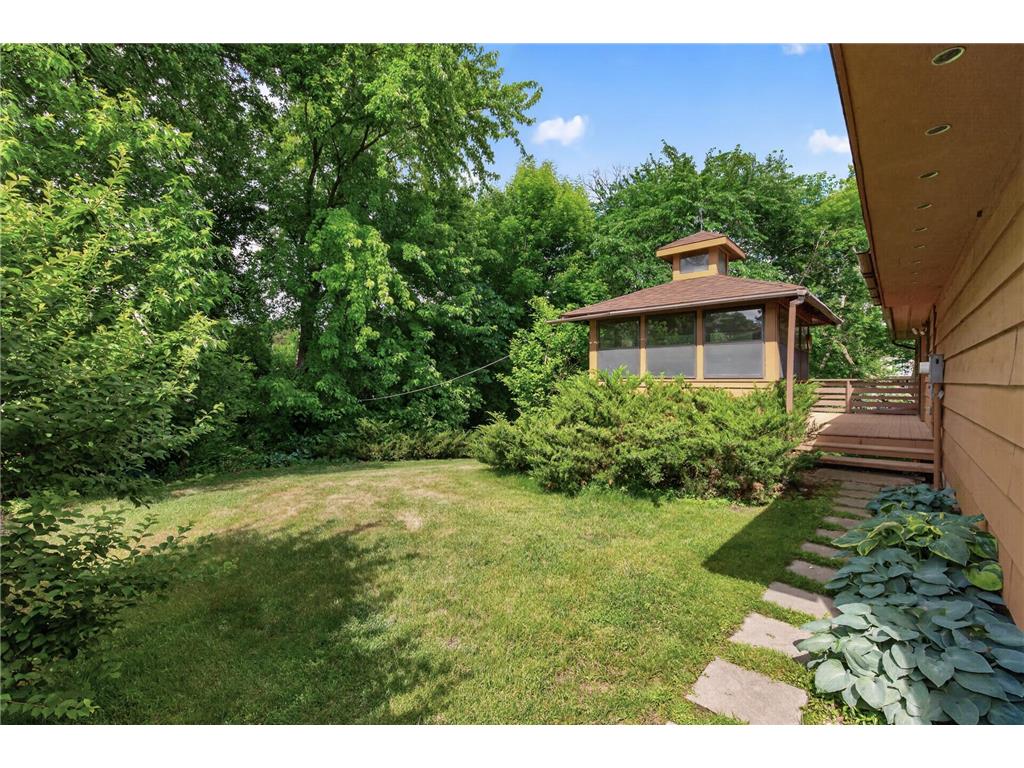 7712 Riverdale Drive N Brooklyn Park MN 55444 7095354 image48