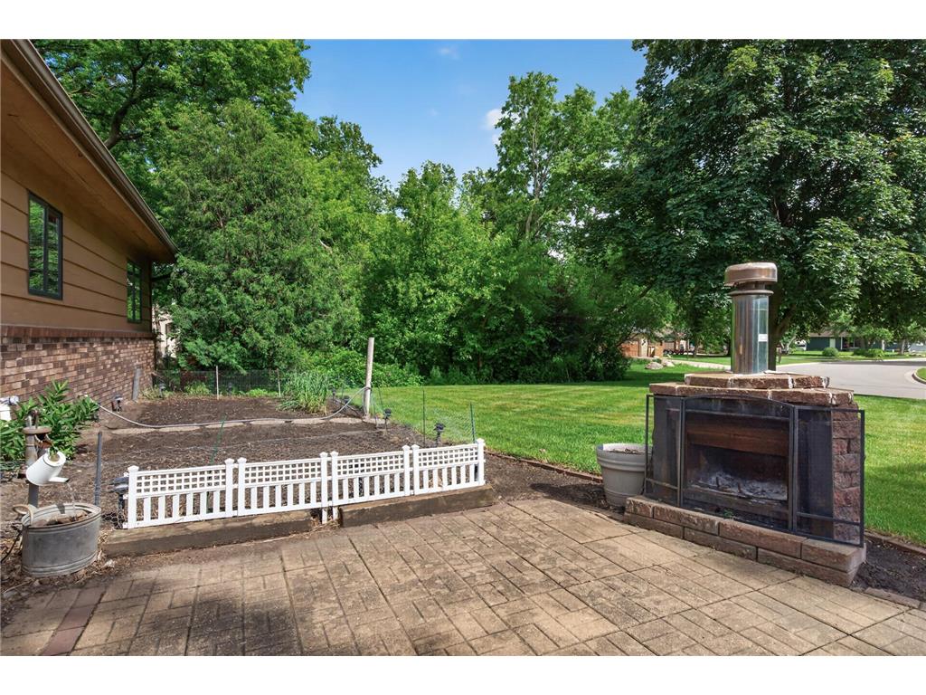 7712 Riverdale Drive N Brooklyn Park MN 55444 7095354 image59