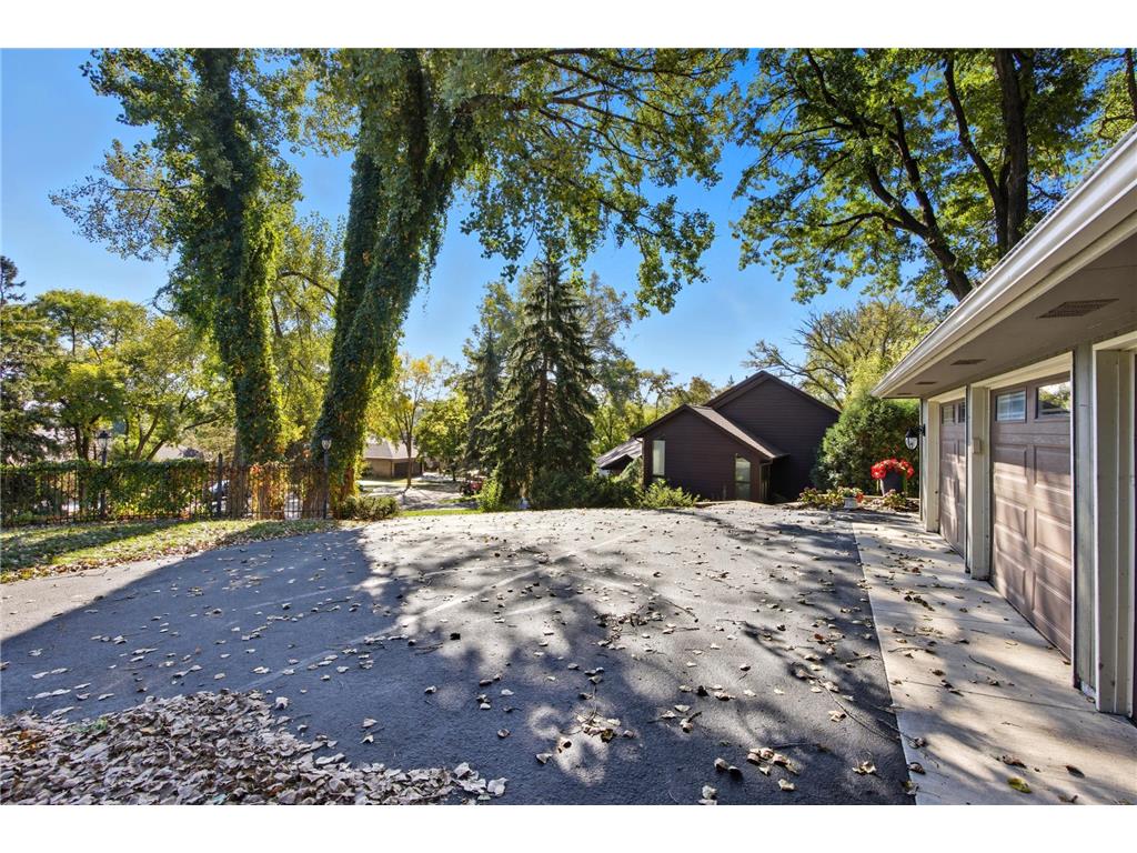 7720 Shaughnessy Road Edina MN 55439 6801317 image21