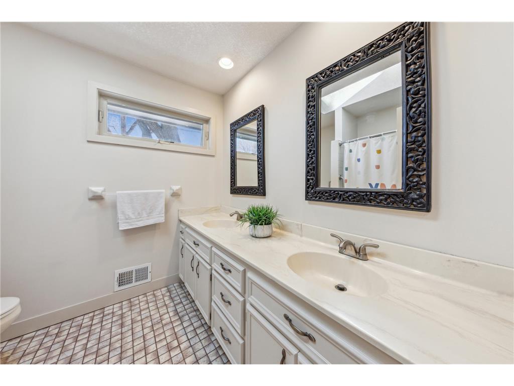 7720 Shaughnessy Road Edina MN 55439 6801317 image24