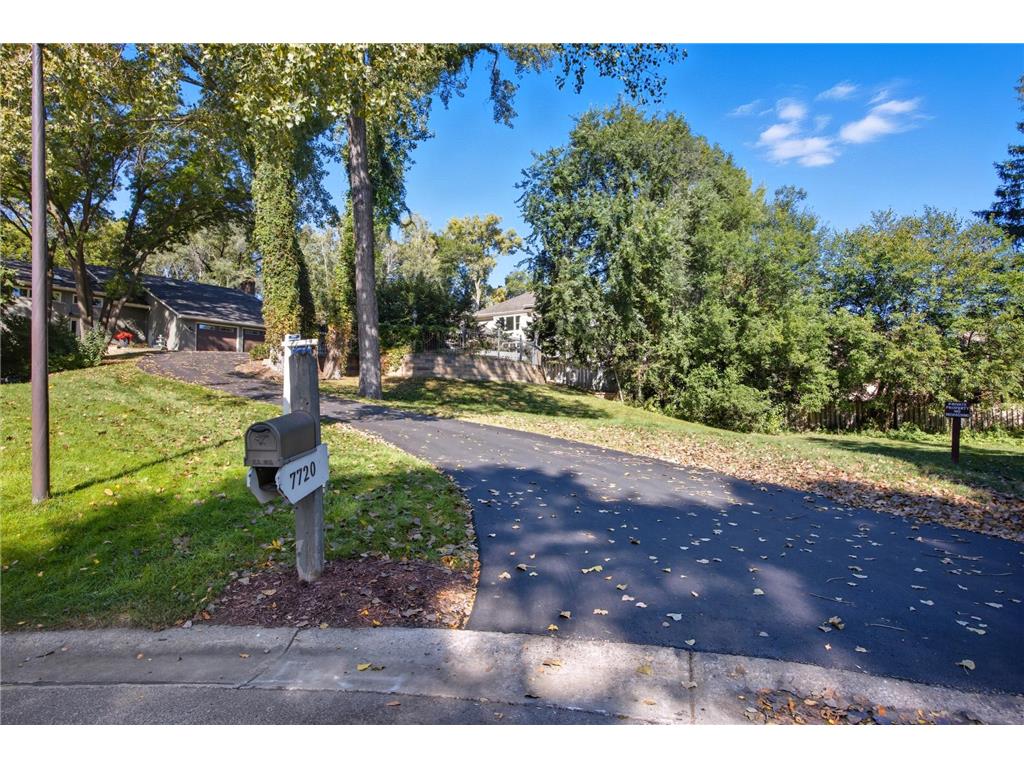 7720 Shaughnessy Road Edina MN 55439 6801317 image35
