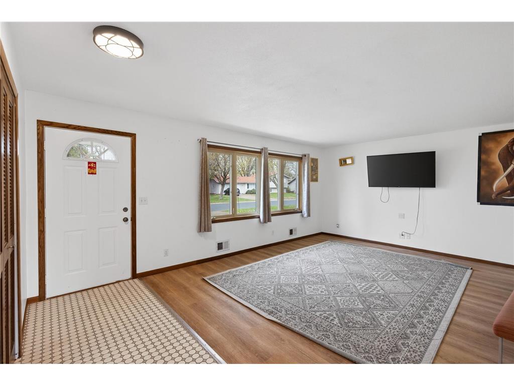 7724 Arlington Avenue N Brooklyn Park MN 55443 7036256 image5