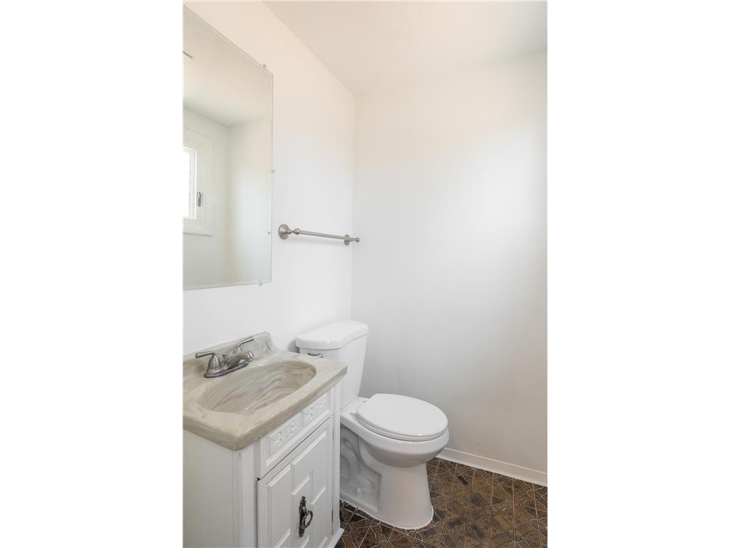 7740 Arlington Avenue N Brooklyn Park MN 55443 7002974 image8