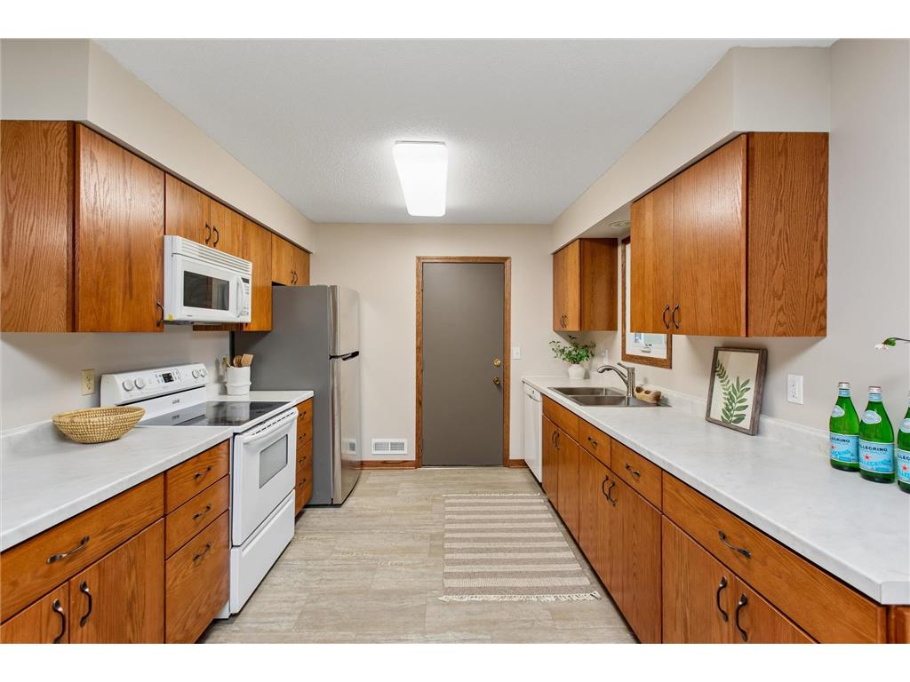 7743 Countryside Drive Bloomington MN 55438 7098912 image7