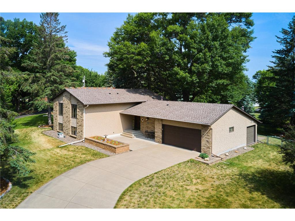 775 Lakeview Drive, Shoreview, MN 55126 MLS 6384766 Edina Realty