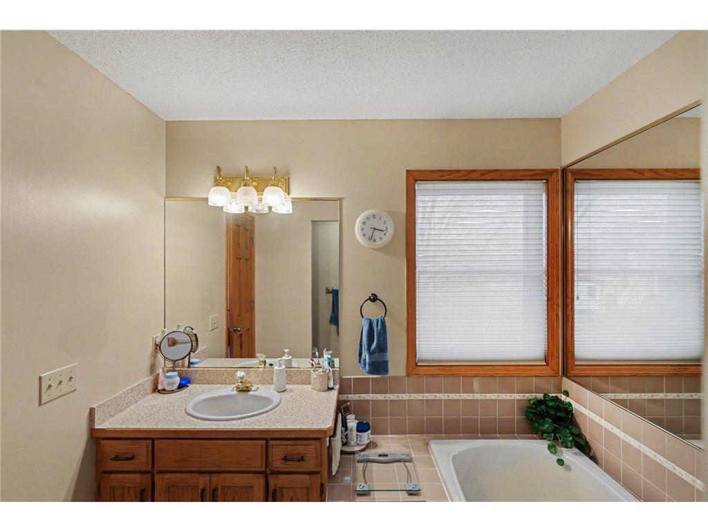 7754 18th Street N Oakdale MN 55128 7041472 image16