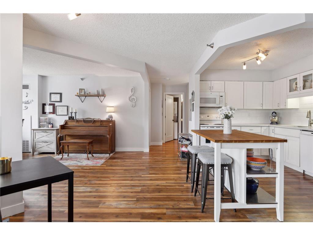 78 10th Street E #402 Saint Paul MN 55101 7034379 image1