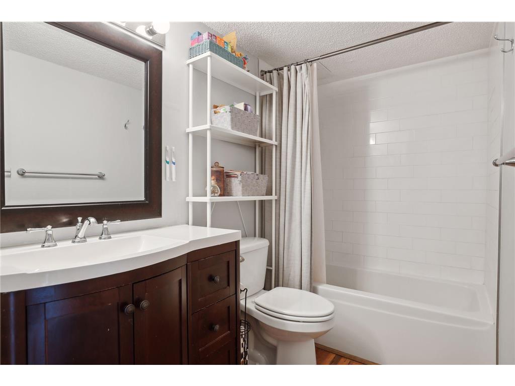 78 10th Street E #402 Saint Paul MN 55101 7034379 image15