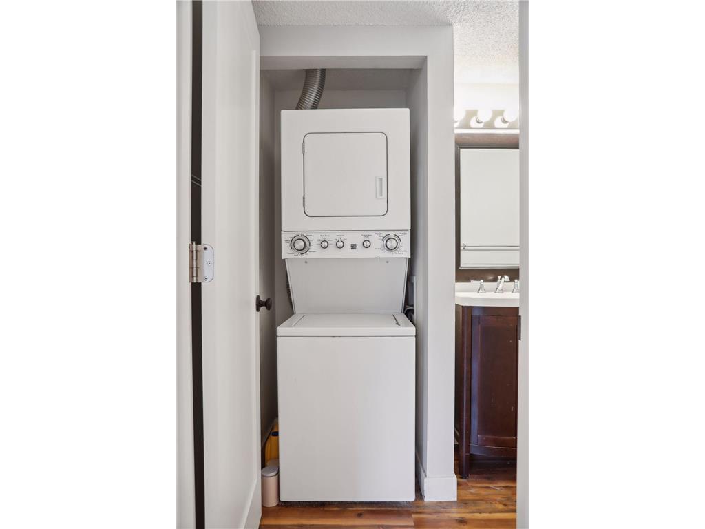 78 10th Street E #402 Saint Paul MN 55101 7034379 image16