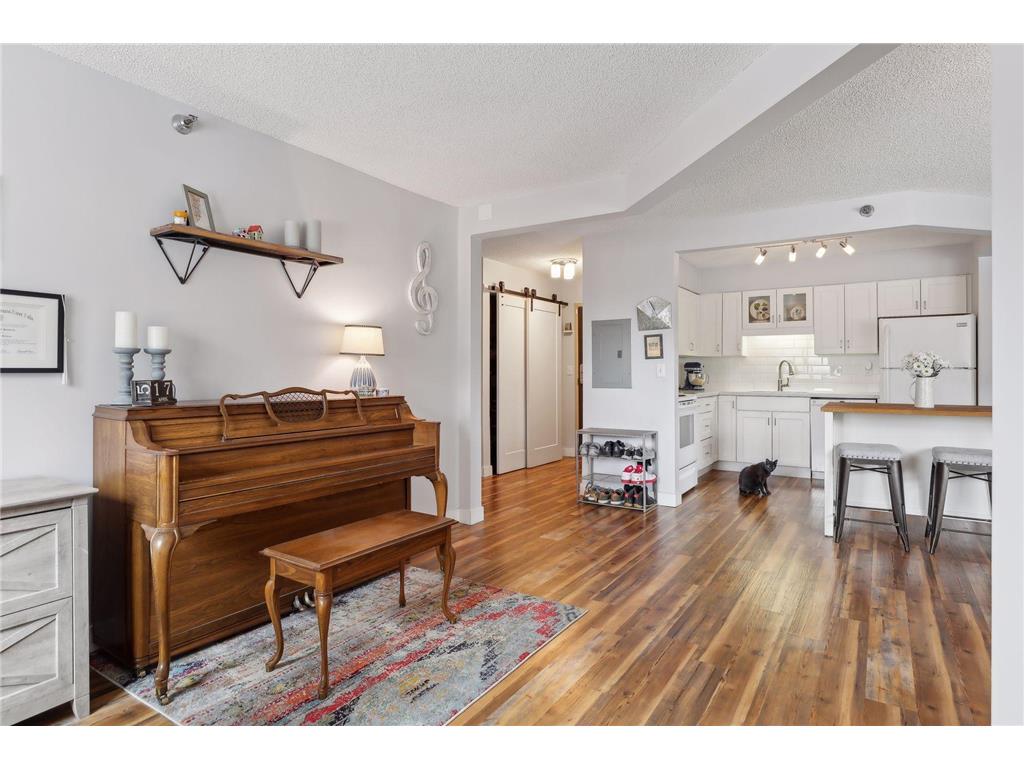 78 10th Street E #402 Saint Paul MN 55101 7034379 image3