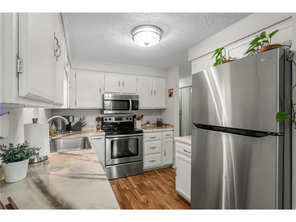 7803 Glenda Court Apple Valley MN 55124 6771200 image1