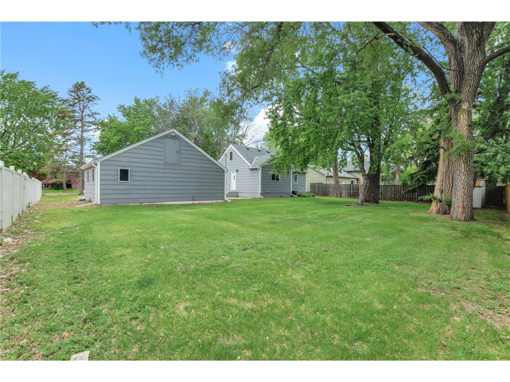 7804 Emerson Avenue N Brooklyn Park MN 55444 7082260 image32