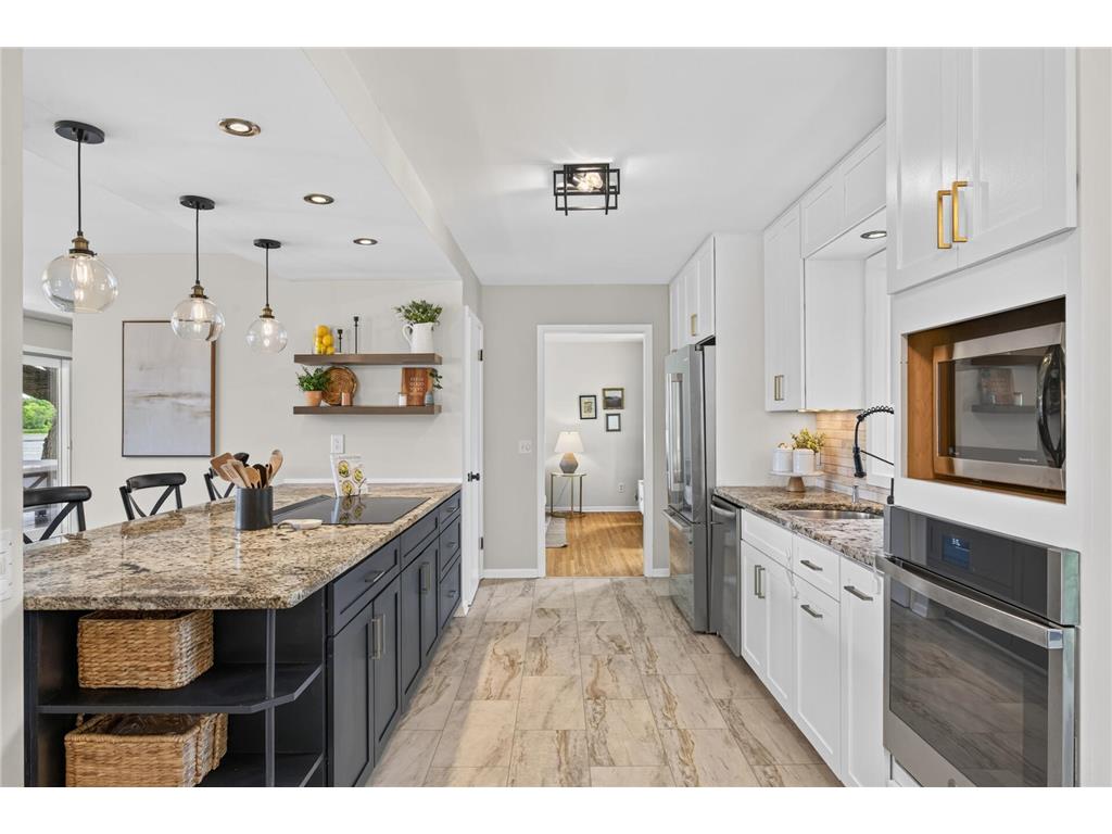 7805 Gloria Circle Mounds View MN 55112 - Spring 7075652 image10