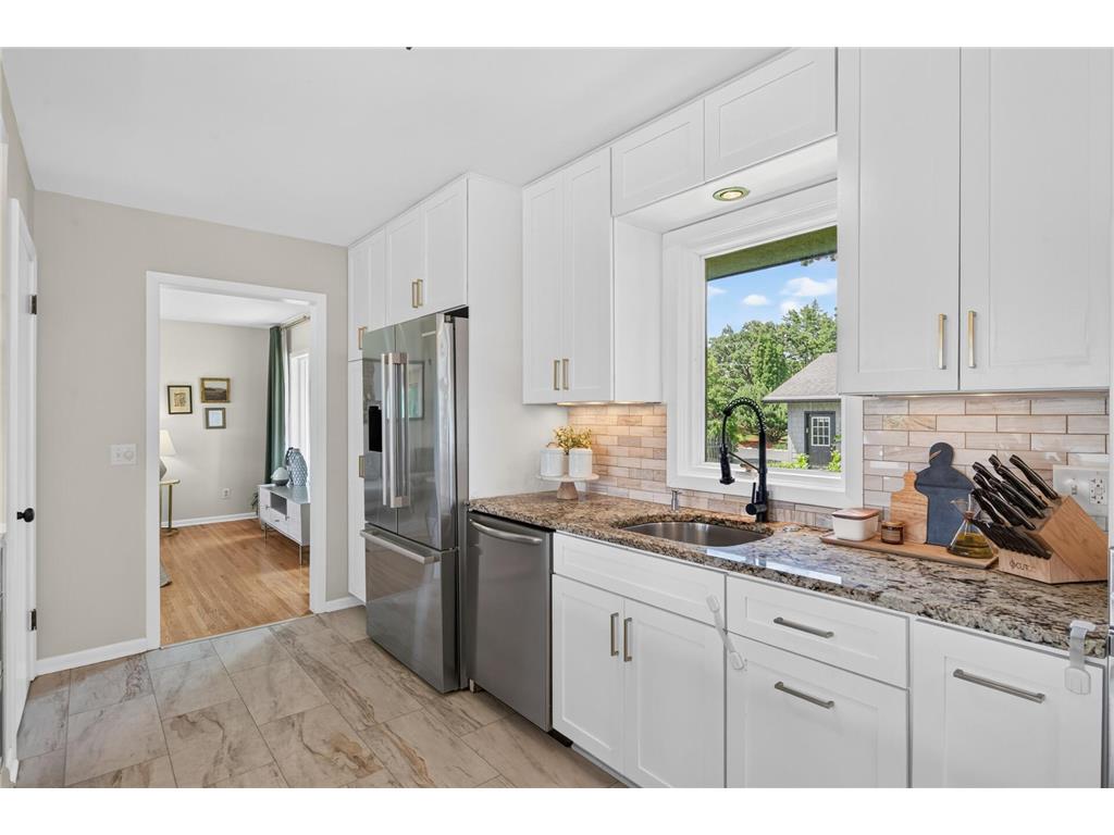 7805 Gloria Circle Mounds View MN 55112 - Spring 7075652 image13
