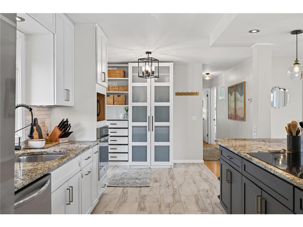 7805 Gloria Circle Mounds View MN 55112 - Spring 7075652 image15