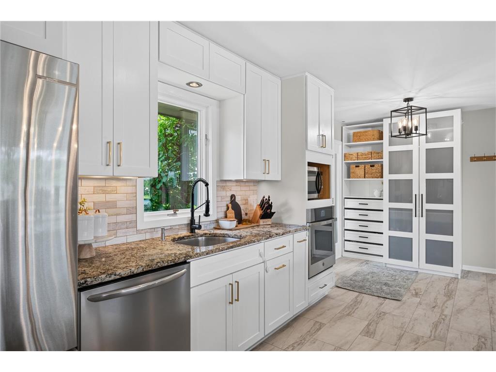 7805 Gloria Circle Mounds View MN 55112 - Spring 7075652 image16