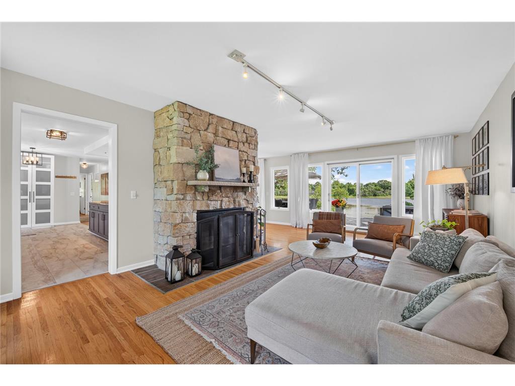 7805 Gloria Circle Mounds View MN 55112 - Spring 7075652 image19