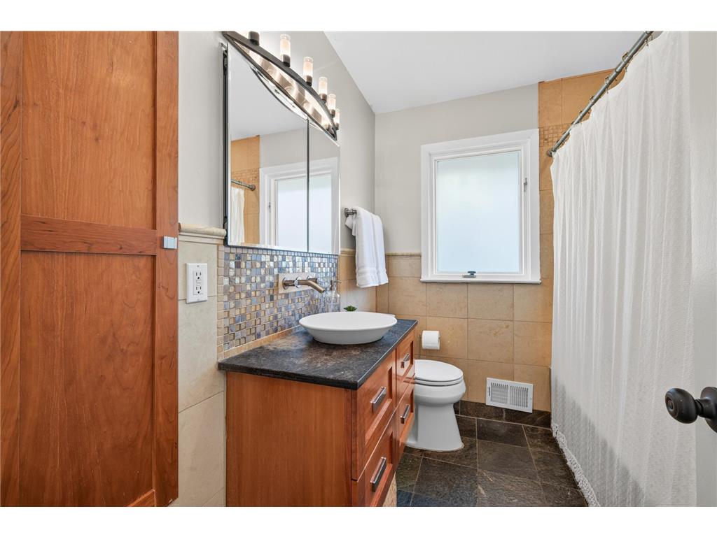 7805 Gloria Circle Mounds View MN 55112 - Spring 7075652 image36