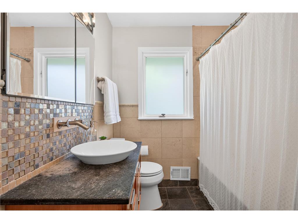 7805 Gloria Circle Mounds View MN 55112 - Spring 7075652 image37