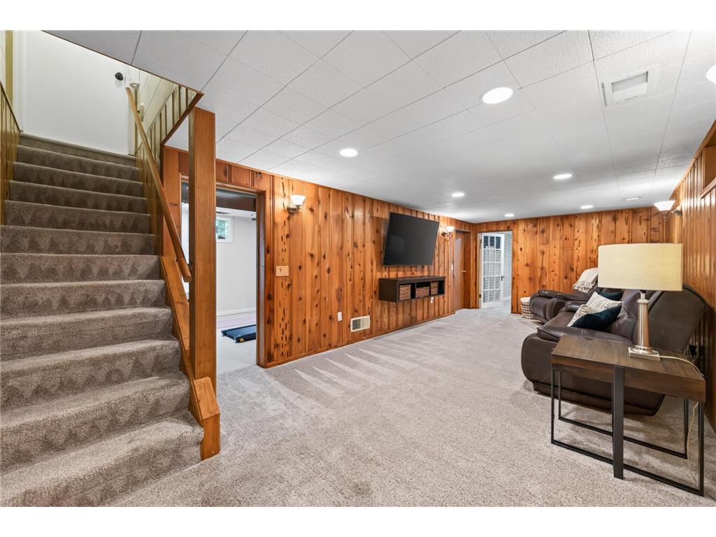 7805 Gloria Circle Mounds View MN 55112 - Spring 7075652 image39