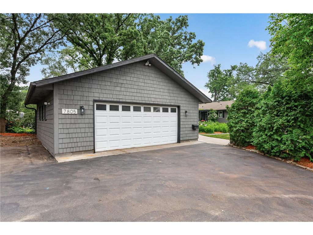 7805 Gloria Circle Mounds View MN 55112 - Spring 7075652 image51