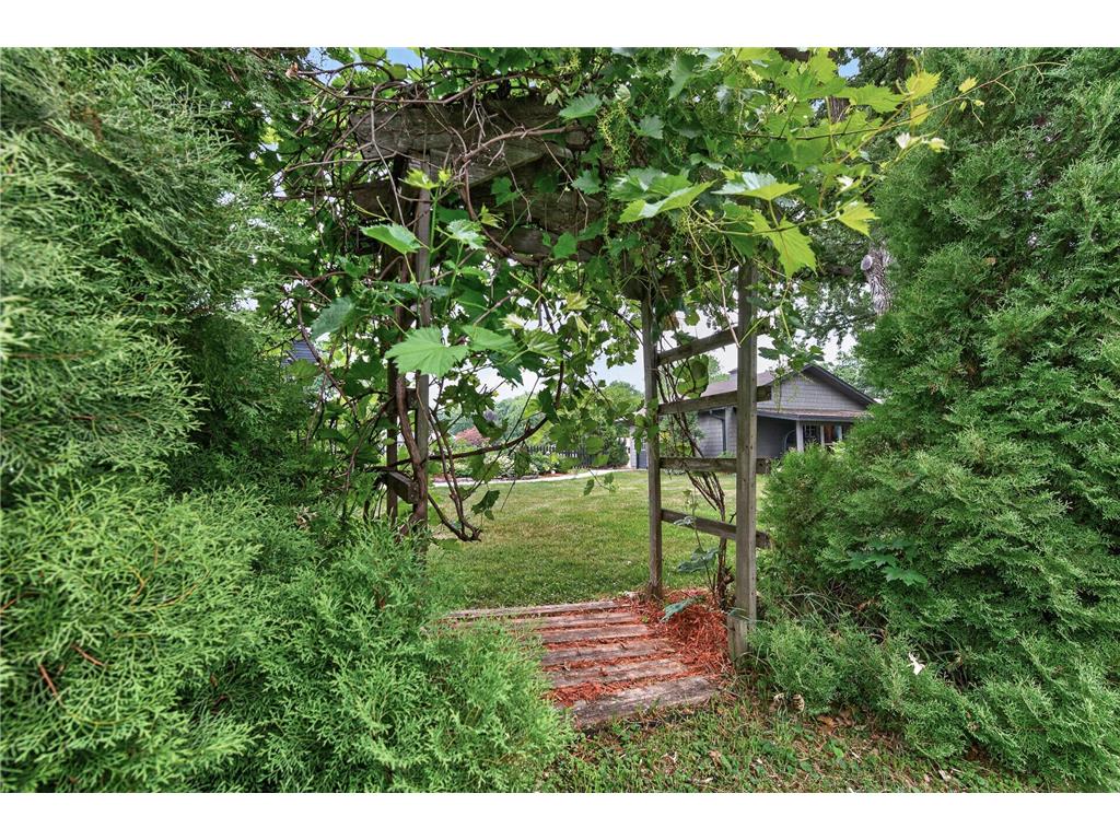 7805 Gloria Circle Mounds View MN 55112 - Spring 7075652 image55