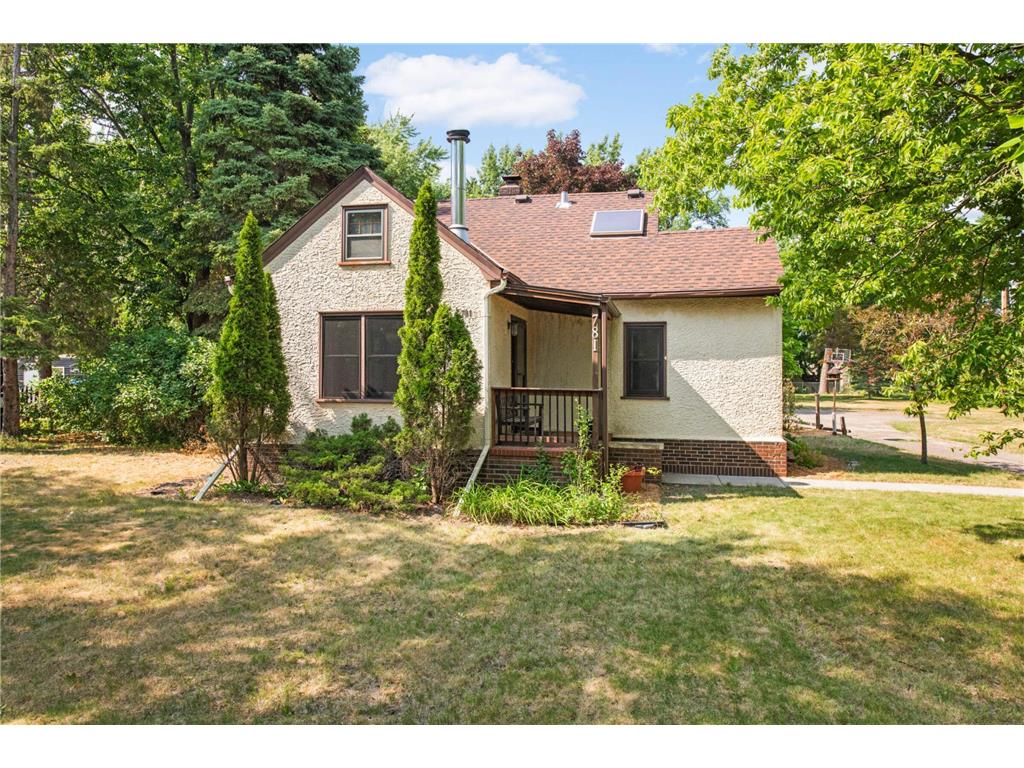 781 County Road B W Roseville MN 55113 6378475 image1
