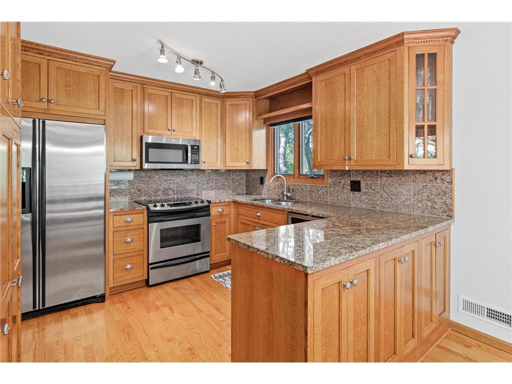 7816 W 103rd Street Bloomington MN 55438 7084876 image10