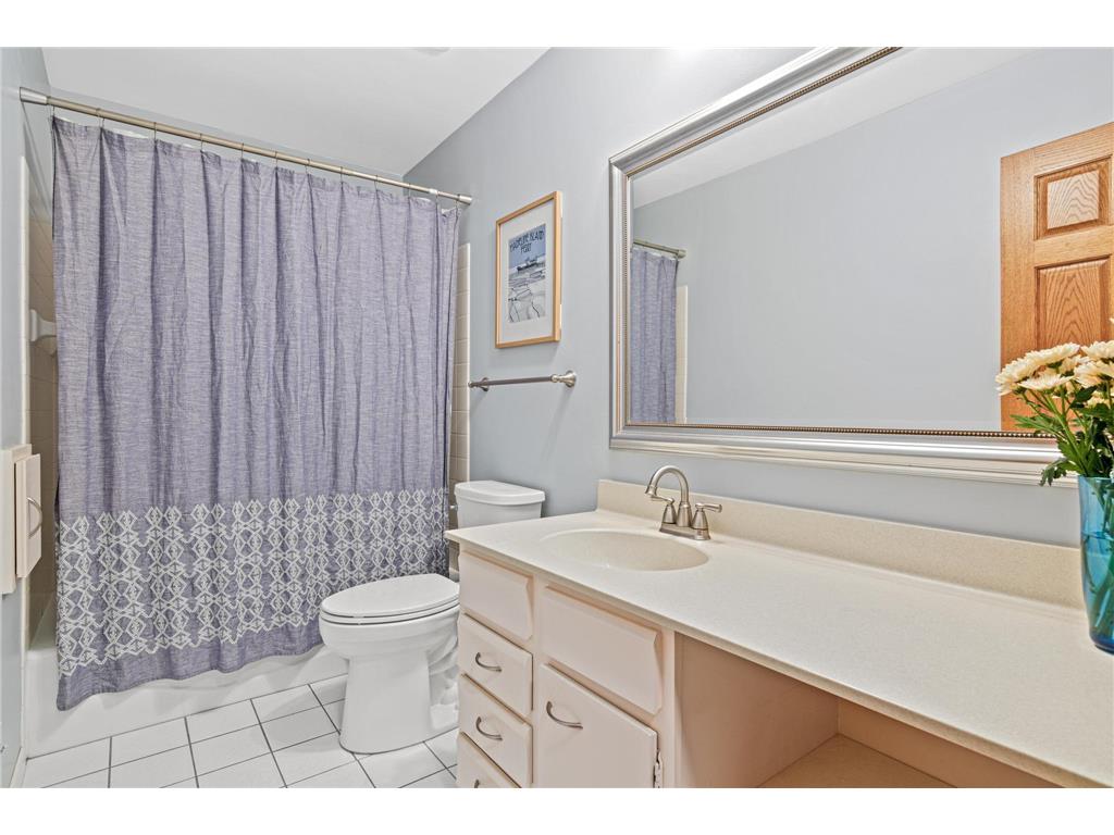 7816 W 103rd Street Bloomington MN 55438 7084876 image16