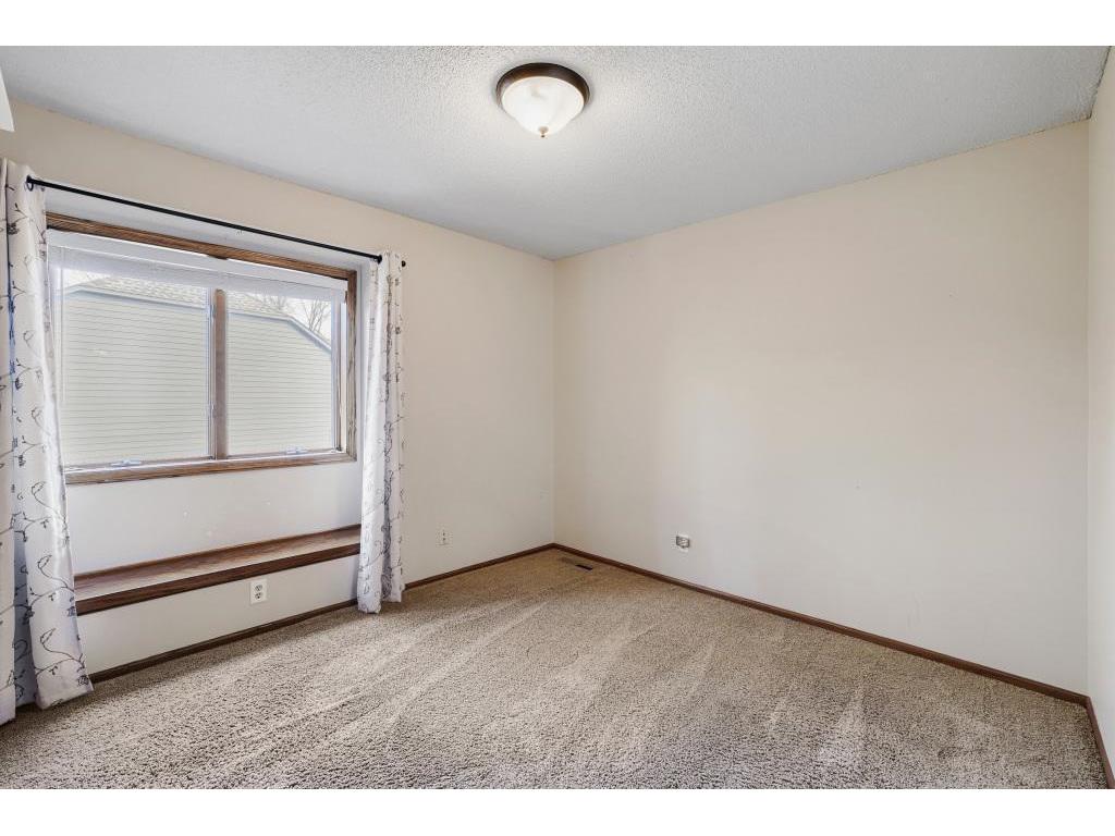 7832 18th Street N Oakdale MN 55128 7043813 image22