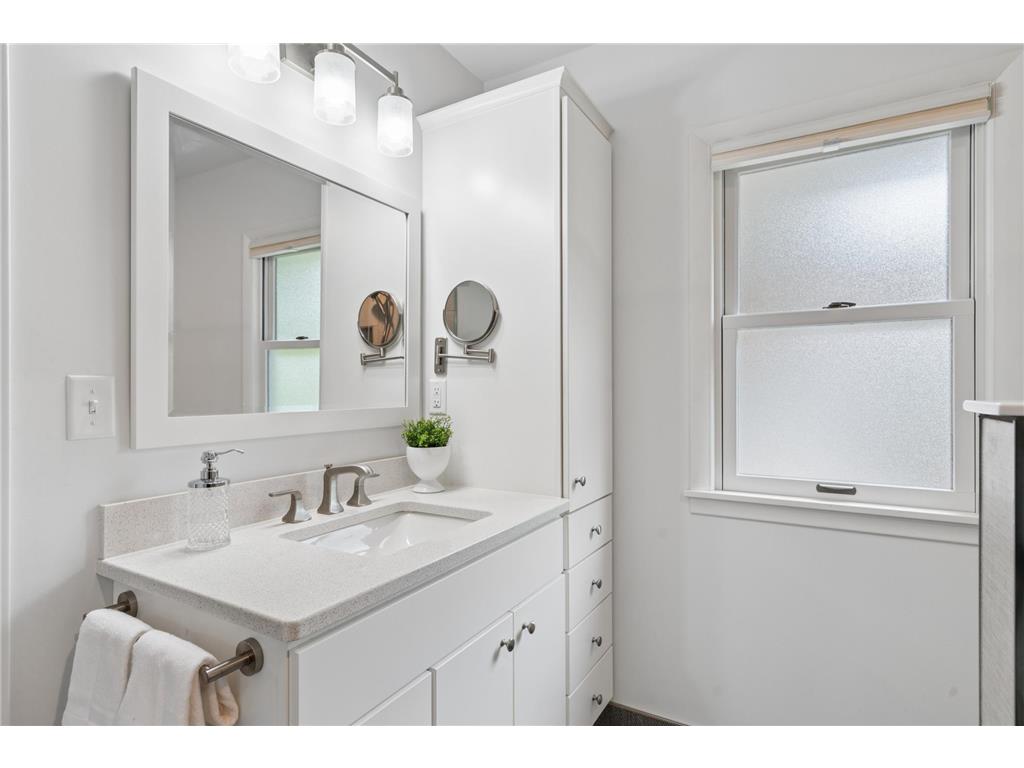 784 Hilltop Court Mendota Heights MN 55118 7059192 image19