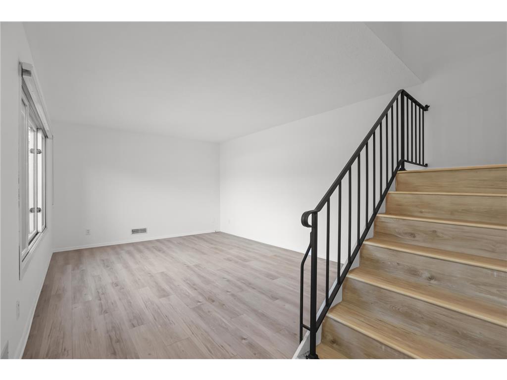 7859 Dunmore Road Woodbury MN 55125 7078320 image9