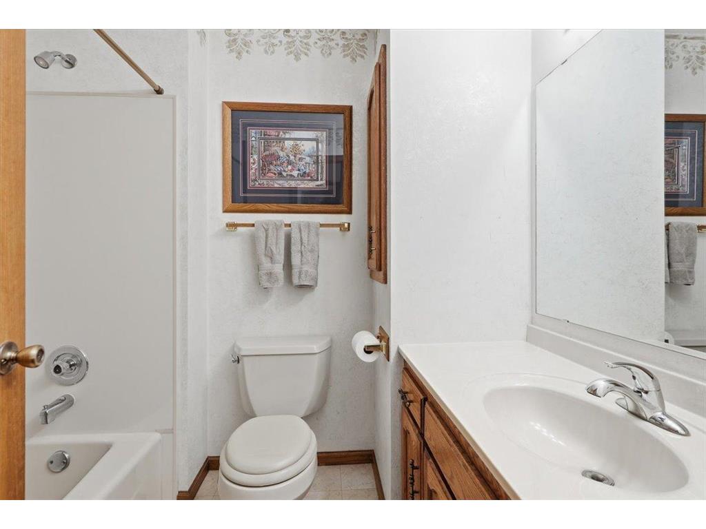 7860 Upper 17th Street N Oakdale MN 55128 7079284 image20