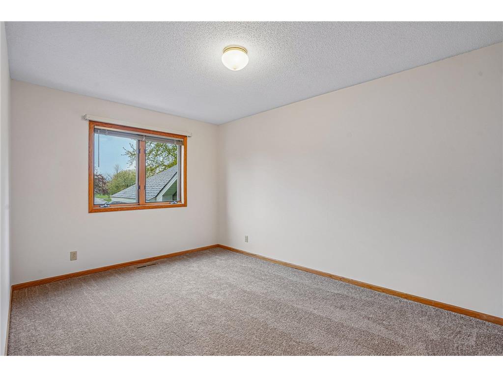 7877 18th Street N Oakdale MN 55128 7057776 image23