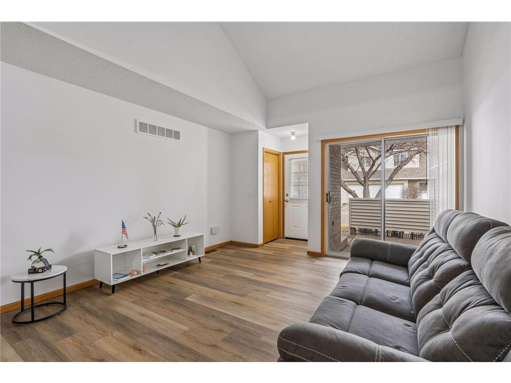 7893 Hemingway Avenue S Cottage Grove MN 55016 7046111 image2